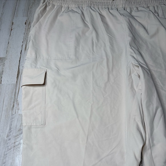 Old Navy Strechtech Lightweight Jogger Womens Cream Cargo Pants 3X & 4X - Picture 11 of 16